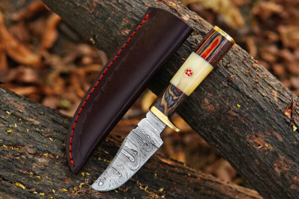 Beautiful Custom Handmade Damascus Steel knife with  leather sheet- beat for gift
