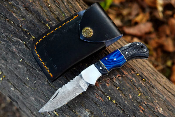 Beautiful 6.5 inches Damascus Pocket Knife with black Leather Sheath